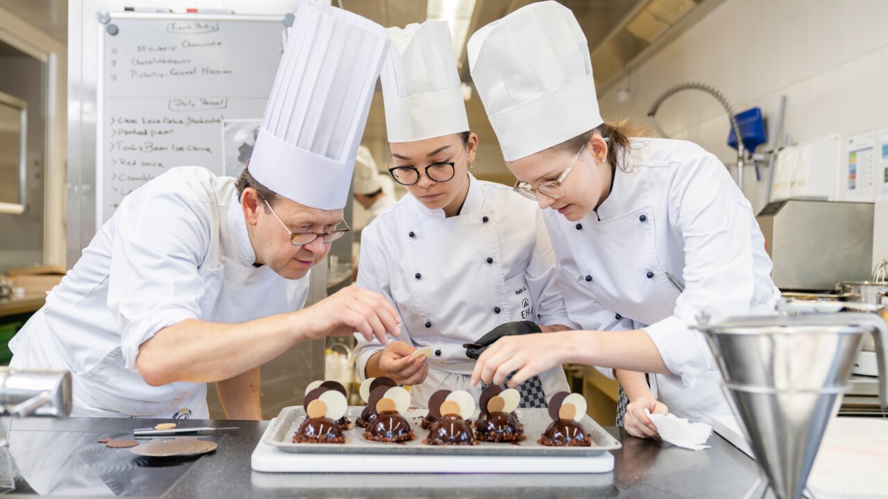 Erhalte am HoKo-Schnuppertag einen Einblick in die Küche und Patisserie