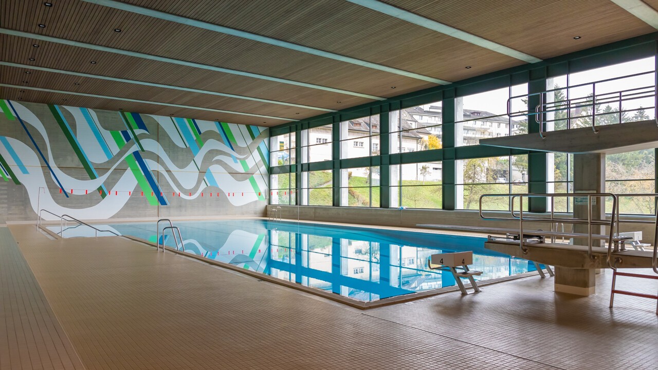 Grosses Schwimmbad (25 m Becken)